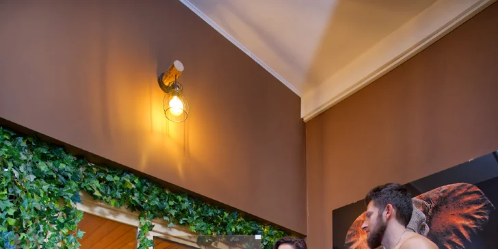 Privátní wellness pokoje v různých stylech: hydromasážní vana, sauna i relax zóna