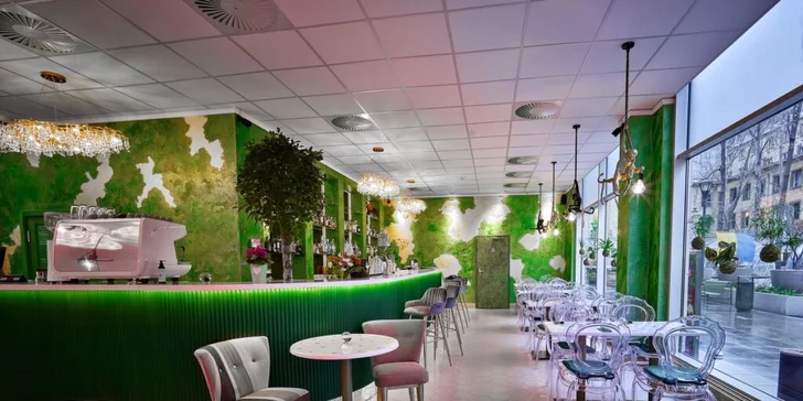 Tříchodové menu pro dva v iglú: tatarák z lososa, šafránové rizoto, fondant i lahev vína