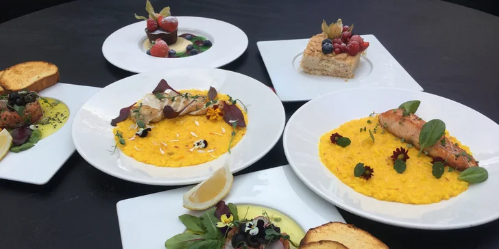 Tříchodové menu pro dva v iglú: tatarák z lososa, šafránové rizoto, fondant i lahev vína