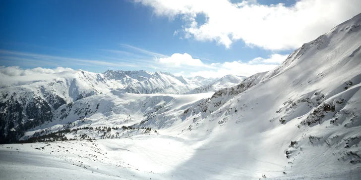 Za parádní lyžovačkou a neomezeným wellness do Bulharska: středisko Bansko ski, snídaně i tři sauny