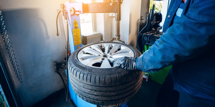 Přezutí kol i s nahuštěním, vyvážením, montáží, kontrola a uskladněním pneumatik