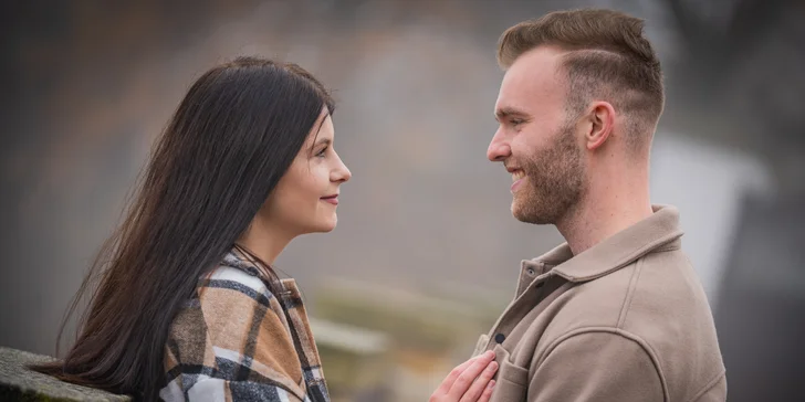 Až hodina venkovního focení na Praze 9 a okolí: zamilované páry, nastávající maminky, rodiny i portréty