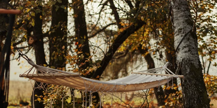 Plně vybavená jurta na samotě v Podkrkonoší: wellness a dokonalý výhled do krajiny