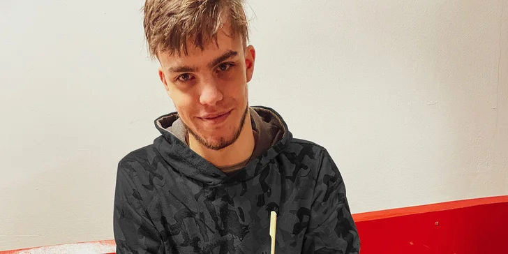 Klasický nebo dvojitý burger i s hranolky a omáčkou pro 1 či 2 osoby