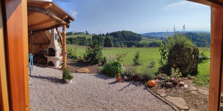 Plně vybavená jurta na samotě v Podkrkonoší s dokonalým výhledem do krajiny