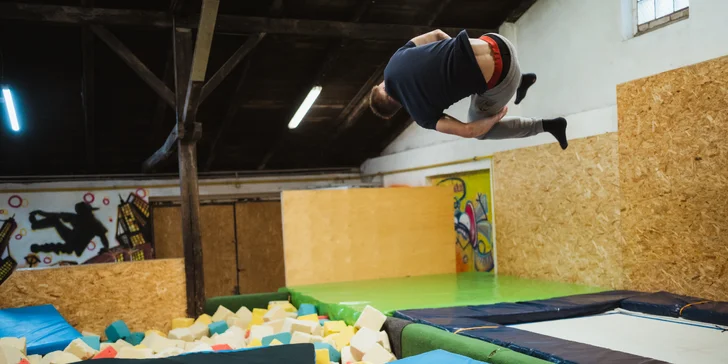 Vyzkoušej si, jaké to je být ninjou: vstup do Parkour Parku na 120 minut pro 1 i 2 osoby