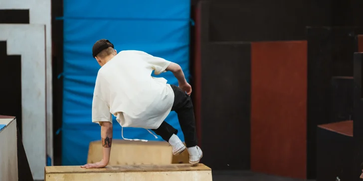 Naučte se ty nejlepší parkour kousky od profíků: hodinový vstup do Parkour Parku s trenérem