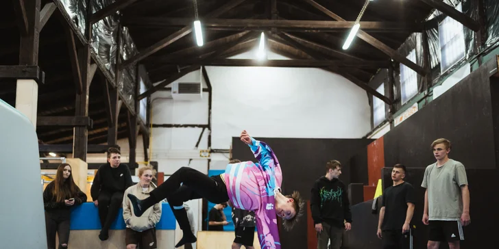 Naučte se ty nejlepší parkour kousky od profíků: hodinový vstup do Parkour Parku s trenérem