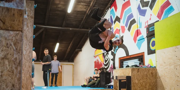 Naučte se ty nejlepší parkour kousky od profíků: hodinový vstup do Parkour Parku s trenérem