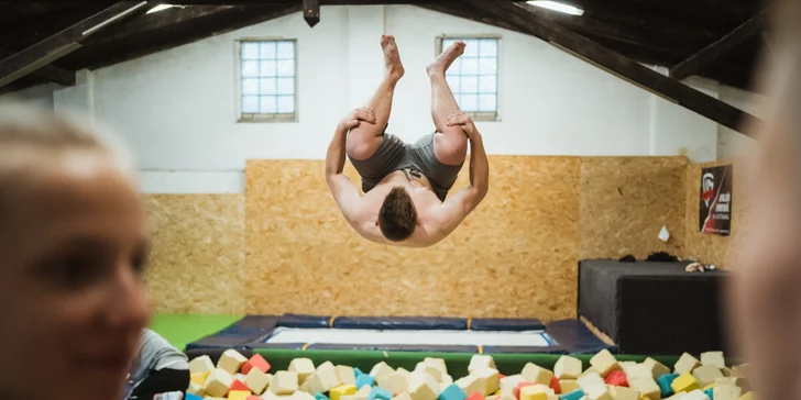 Naučte se ty nejlepší parkour kousky od profíků: hodinový vstup do Parkour Parku s trenérem