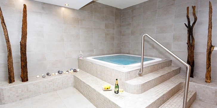 Dokonalý relax ve dvou: 1,5 hod. privátního wellness i se sklenkou vína