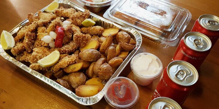 Řízková párty se spoustu příloh a dezertem pro dva i partu: až 1 kg masa, salát i hranolky, plněné rohlíčky