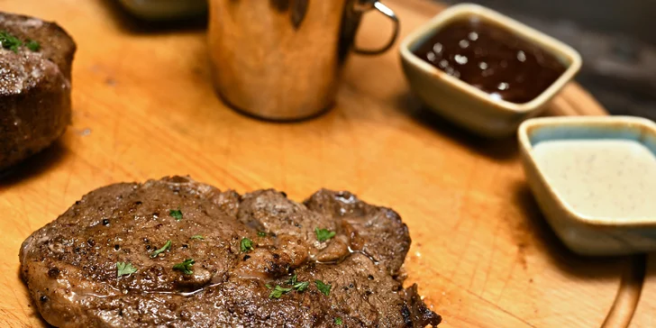 Steakové menu pro dva: maso z vlastního chovu, hranolky, domácí zmrzlina i prosecco