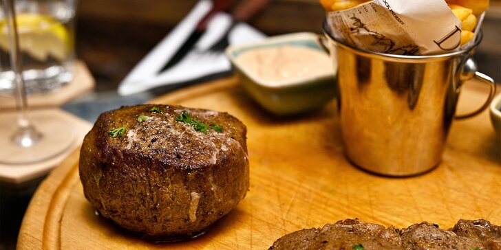 Steakové menu pro dva: maso z vlastního chovu, hranolky, domácí zmrzlina i prosecco