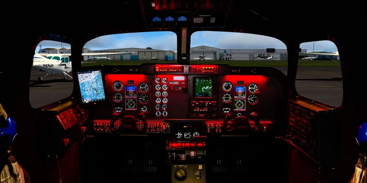 Let na simulátoru dvoumotorového letadla: 30 nebo 60 minut simulace