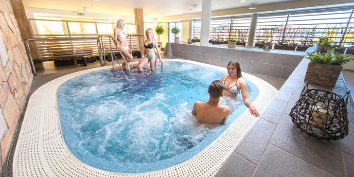Celodenní relaxace v Aqualandu Moravia: privátní Denní lázně, wellness zóny a masáž