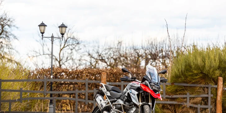 Zapůjčení motorky na den nebo víkend: Jawa 350 Scrambler, Pérák, 500 RMV nebo BMW 1200 GS