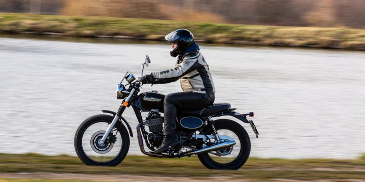 Zapůjčení motorky na den nebo víkend: Jawa 350 Scrambler, Pérák, 500 RMV nebo BMW 1200 GS