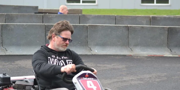Adrenalin na nejdelší dráze východních Čech: jízda v závodní motokáře