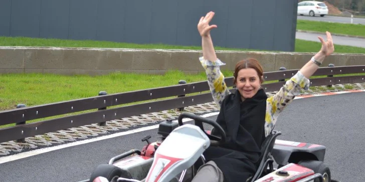 Adrenalin na nejdelší dráze východních Čech: jízda v závodní motokáře