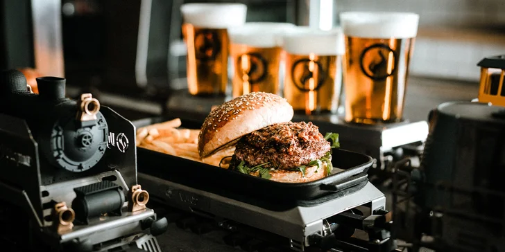 Otevřený voucher na 1000 Kč do restaurace Výtopna s vláčky na Václavském náměstí a dárkové balení piv