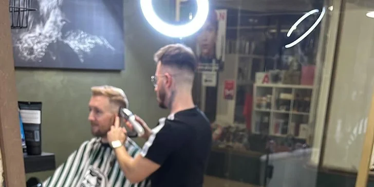Nový elegantní vzhled: balíčky barber péče i vč. masáže hlavy a nápoje