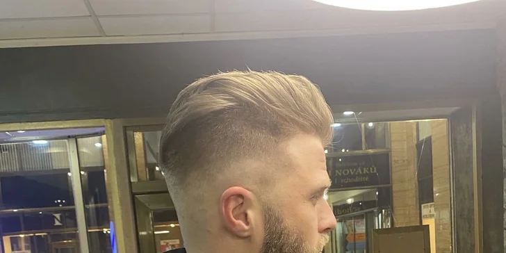 Nový elegantní vzhled: balíčky barber péče i vč. masáže hlavy a nápoje