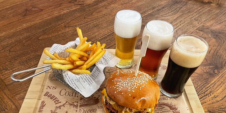 Vepřová žebírka nebo hamburger včetně degustace piv z lokálního pivovaru na Malé Straně