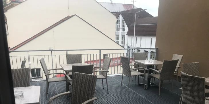 Otevřené vouchery do rodinné restaurace Univerzita v Táboře: 500 či 1000 Kč na jídla i nápoje