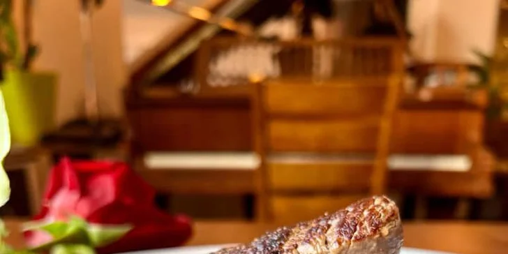 Otevřené vouchery do rodinné restaurace Univerzita v Táboře: 500 či 1000 Kč na jídla i nápoje