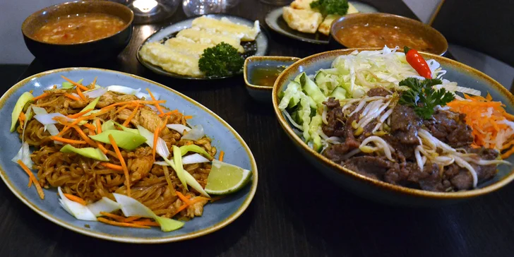 Asijské menu pro dva: kari, wok, ramen, poke, na výběr také tradiční předkrmy a dezerty