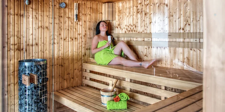 Relax pro dva na 90 nebo 150 min: sauna, koupel a občerstvení s lahví sektu