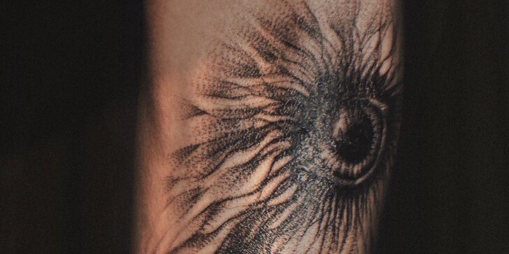 Nové tetování o velikosti 5 × 5 cm či 10 × 10 cm nebo úprava stávajícího: studio v Karlíně