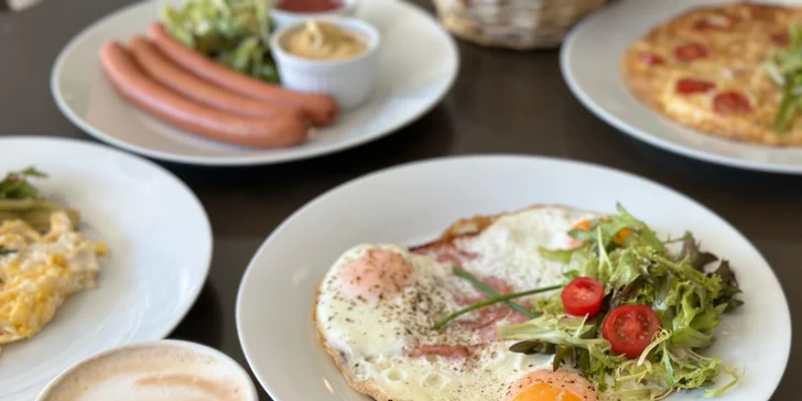 Snídaně dle výběru v Tiebreak restaurantu: perfektní začátek dne o samotě či ve dvou