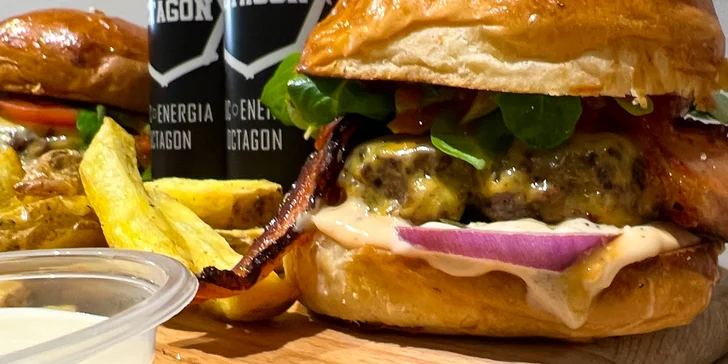 Menu pro jednoho či dva v Krmelíně nebo s rozvozem po okolí: burger i hranolky od Mama's a energy drink