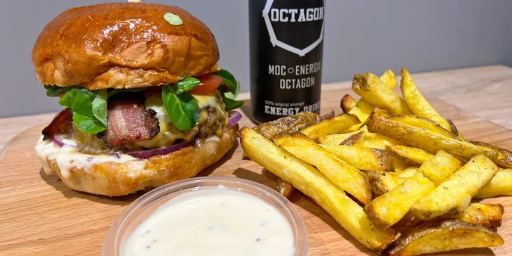Menu pro jednoho či dva v Krmelíně nebo s rozvozem po okolí: burger i hranolky od Mama's a energy drink