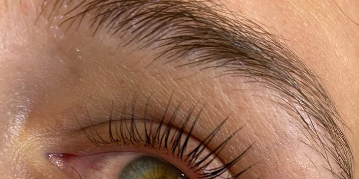 Laminace, barvení obočí a lash lifting řas ve studiu Excellent
