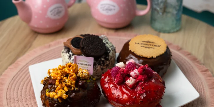 Snídaně v centru Pardubic: veganský donut a káva, čaj či čokoláda pro 1 nebo 2 osoby