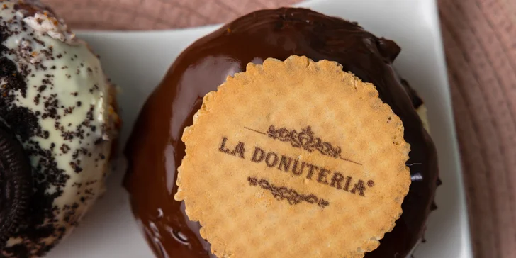 Snídaně v centru Pardubic: veganský donut a káva, čaj či čokoláda pro 1 nebo 2 osoby