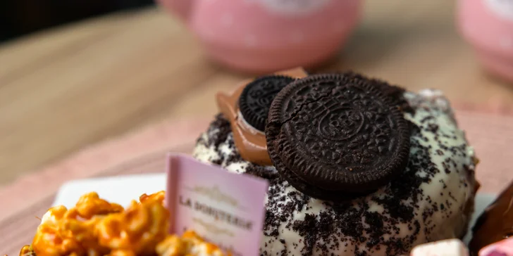 Snídaně v centru Pardubic: veganský donut a káva, čaj či čokoláda pro 1 nebo 2 osoby