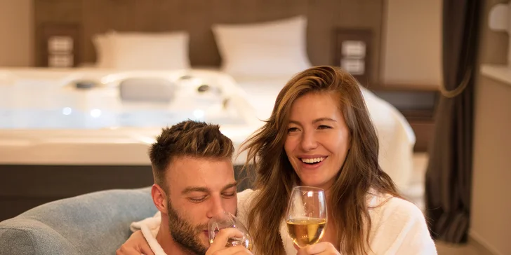 Vířivka na 90 min. nebo celá noc v Relaxklubu se 3 hod. ve wellness se saunou a vířivkou