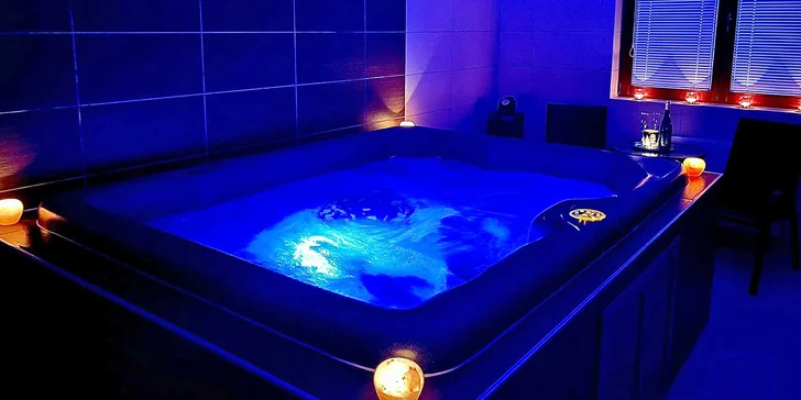 Celá noc v Relaxklubu se saunou a vířivkou na 3 hodiny i vínem pro 2 osoby