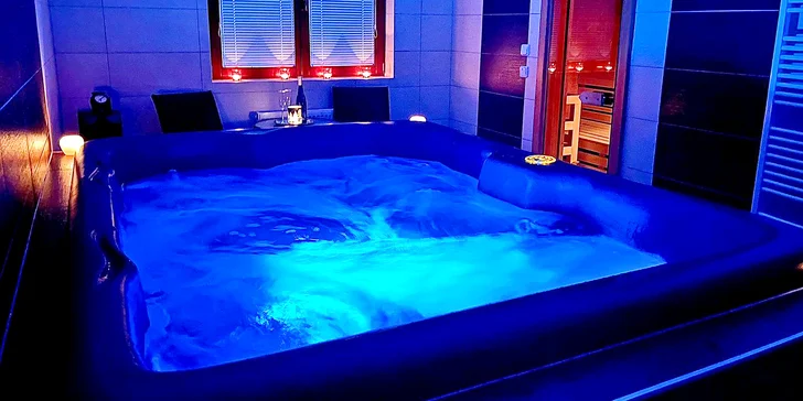 Celá noc v Relaxklubu se saunou a vířivkou na 3 hodiny i vínem pro 2 osoby