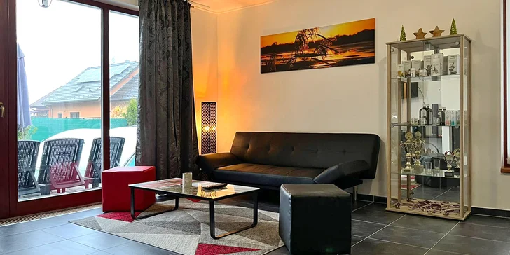 Celá noc v Relaxklubu se saunou a vířivkou na 3 hodiny i vínem pro 2 osoby