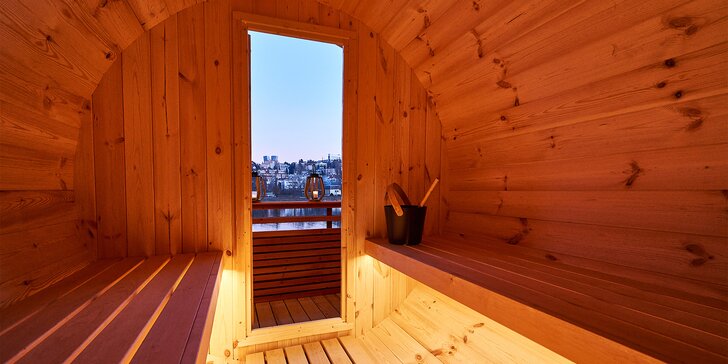 Pořádný relax: privátní sauna a vířivka na břehu Vltavy až pro 6 osob