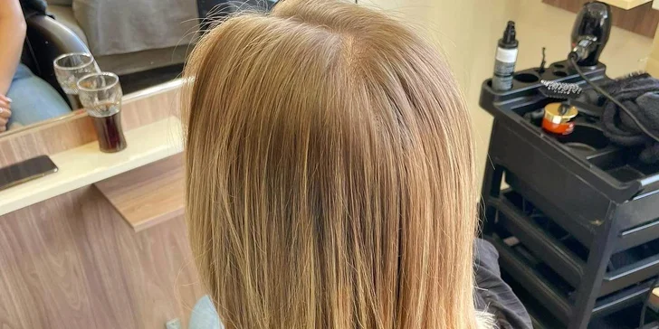Kadeřnické služby: konzultace, mytí, střih, hluboká regenerace, styling i barvení