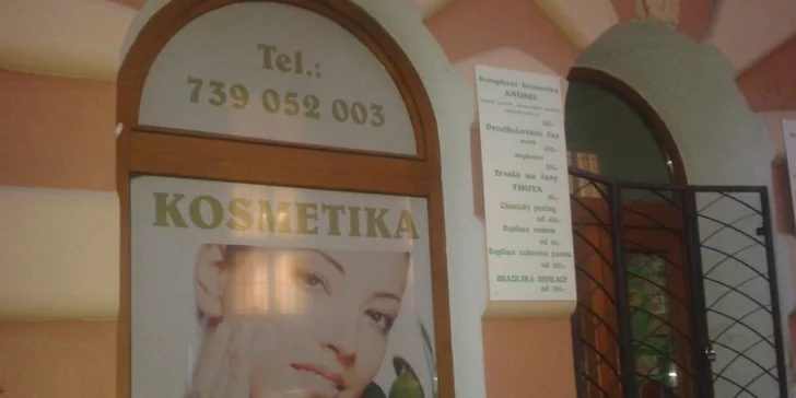 Modeláž gelových nehtů nebo doplnění