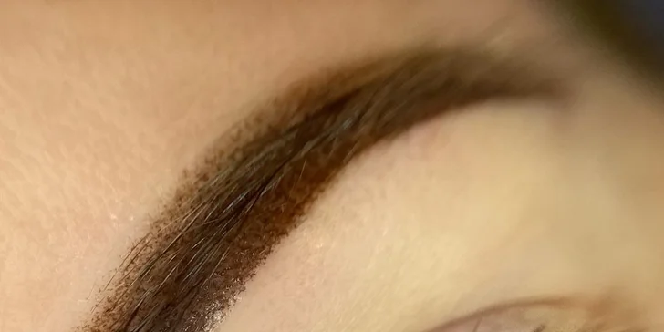 Permanentní make-up obočí, rtů či očních linek klasickými i minerálními barvami
