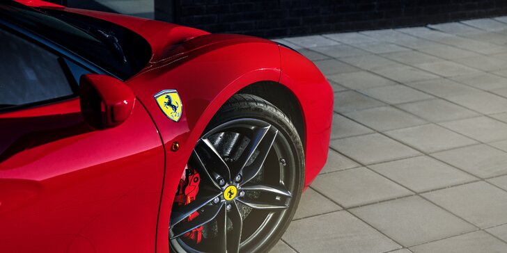 Ovládněte supersport: Ferrari 488 GTB nebo Lamborghini Gallardo na 15–40 minut řízení