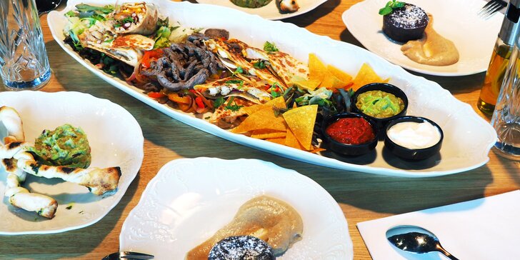 Mexické menu pro dva: burritos, fajitas, quesadillas a k tomu omáčky, nachos, předkrm i dezert